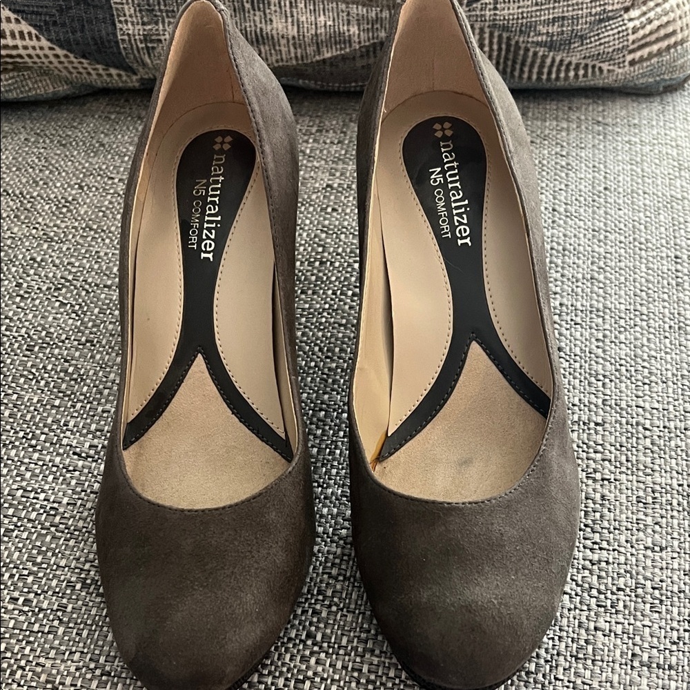 Naturalizer Lennox Grey Suede Pumps Size 7.5 wide NWT